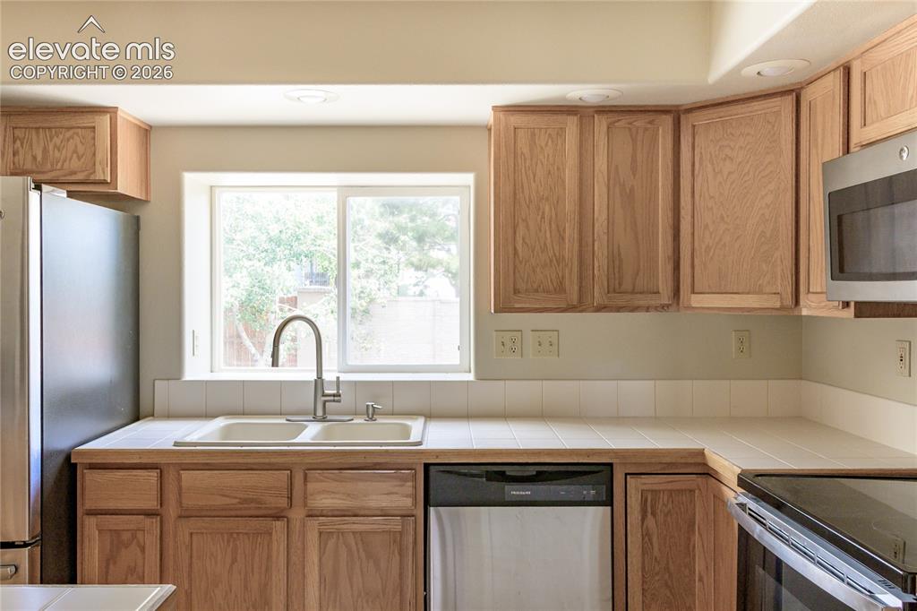 Image 3 of 36: Kitchen SS Appliances