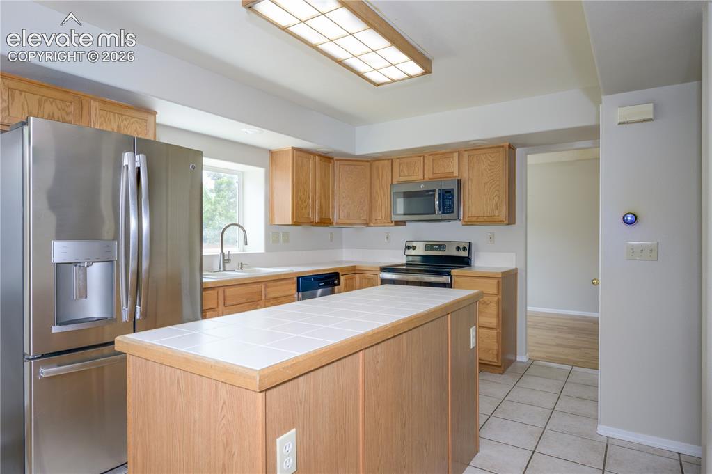 Image 4 of 36: Kitchen