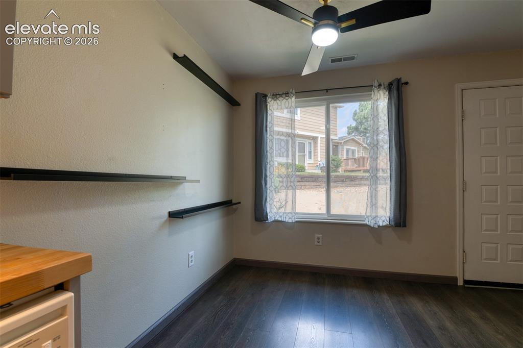 Image 10 of 31: Dining Area
