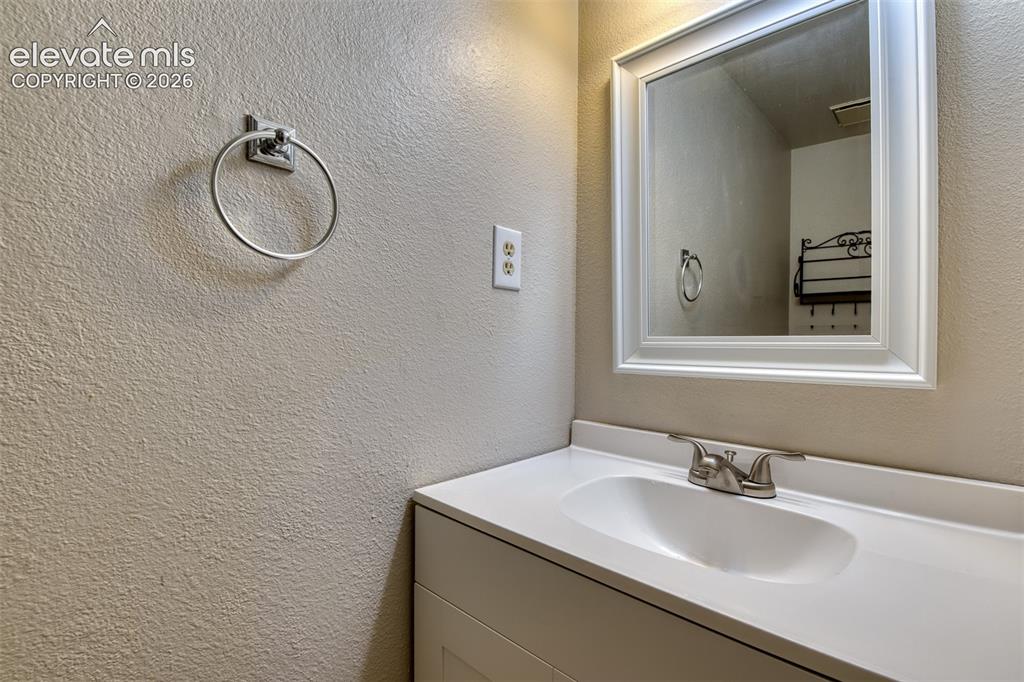 Image 15 of 31: Bathroom