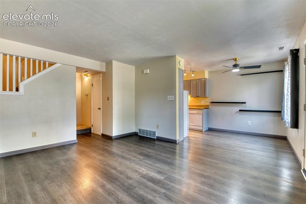 Image 8 of 31: Living Room