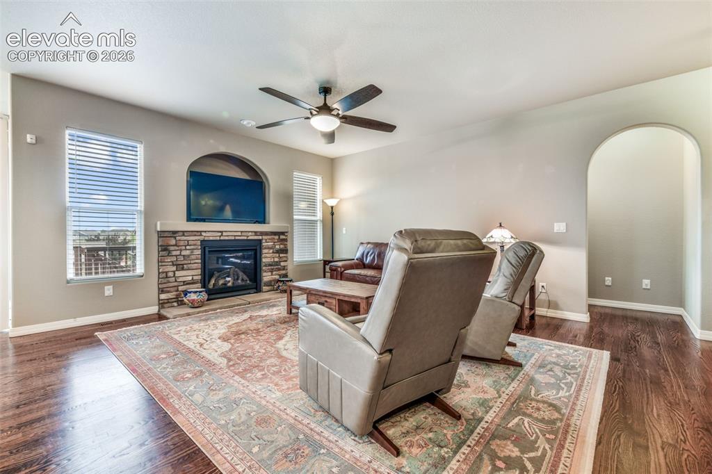 Image 10 of 50: Living Room