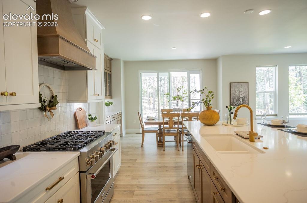 Image 10 of 42: Kitchen