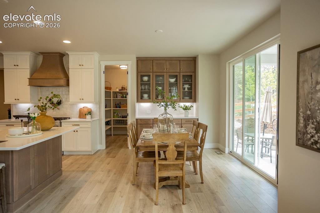 Image 12 of 42: Dining Area