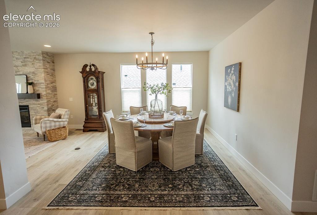 Image 16 of 42: Dining Area