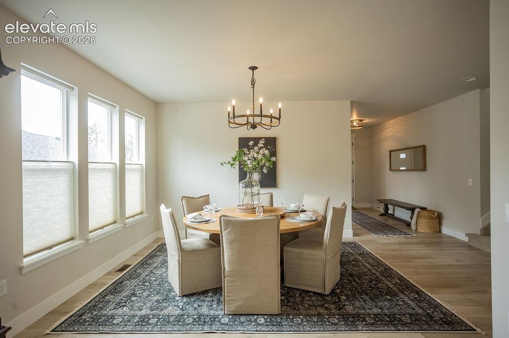 Image 17 of 42: Dining Area