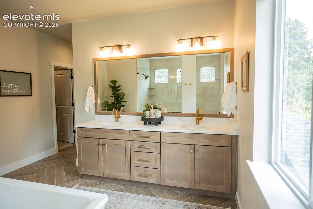 Image 22 of 42: Primary 5-piece Bathroom