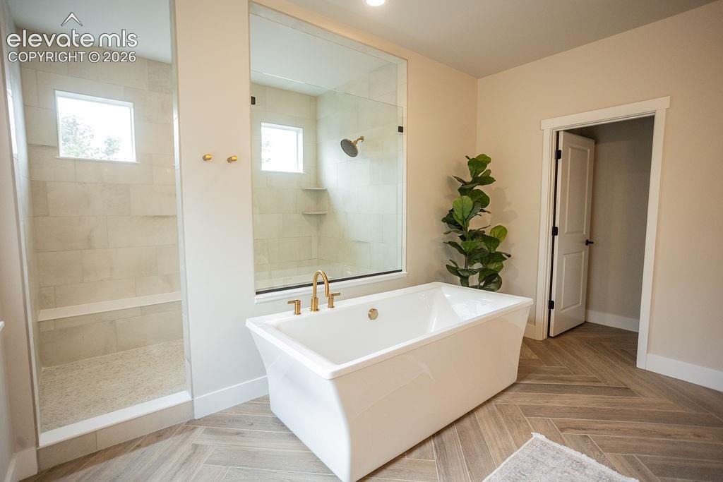 Image 23 of 42: Primary 5-piece Bathroom