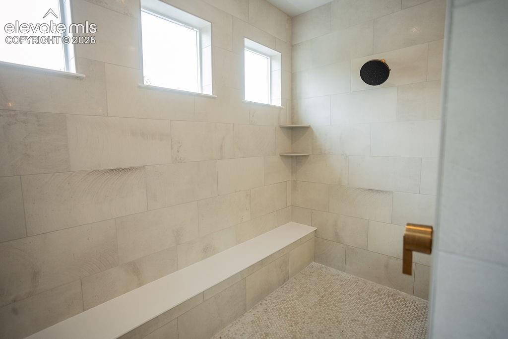 Image 24 of 42: Oversized Shower