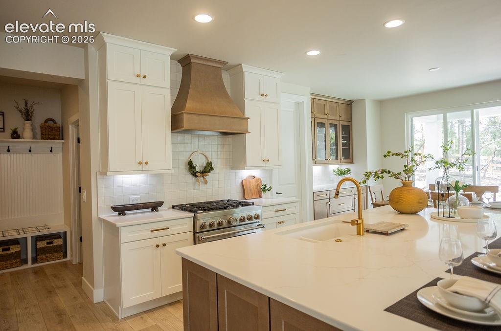 Image 7 of 42: Kitchen