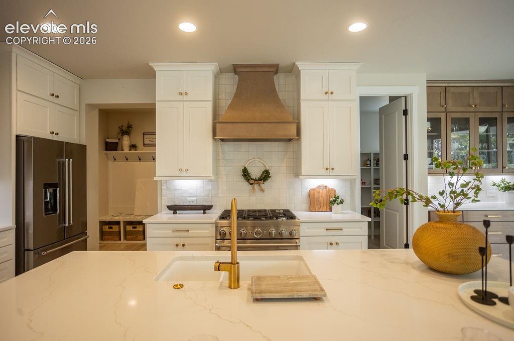 Image 8 of 42: Kitchen