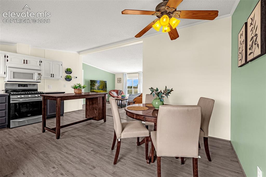 Image 6 of 23: Dining Area