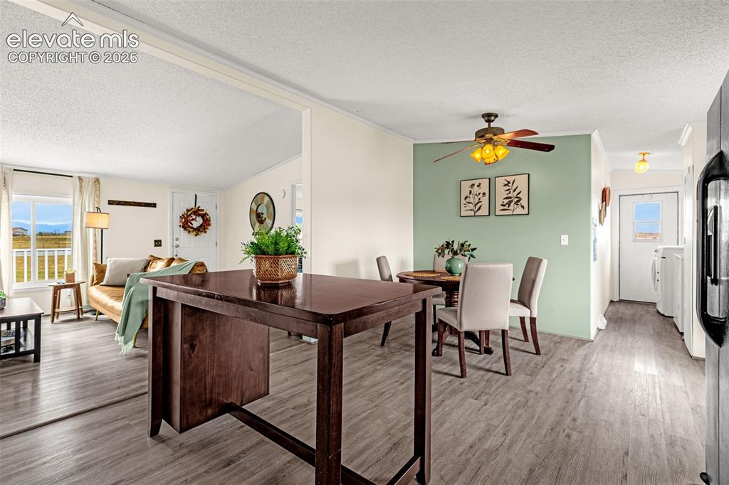 Image 7 of 23: Dining Area