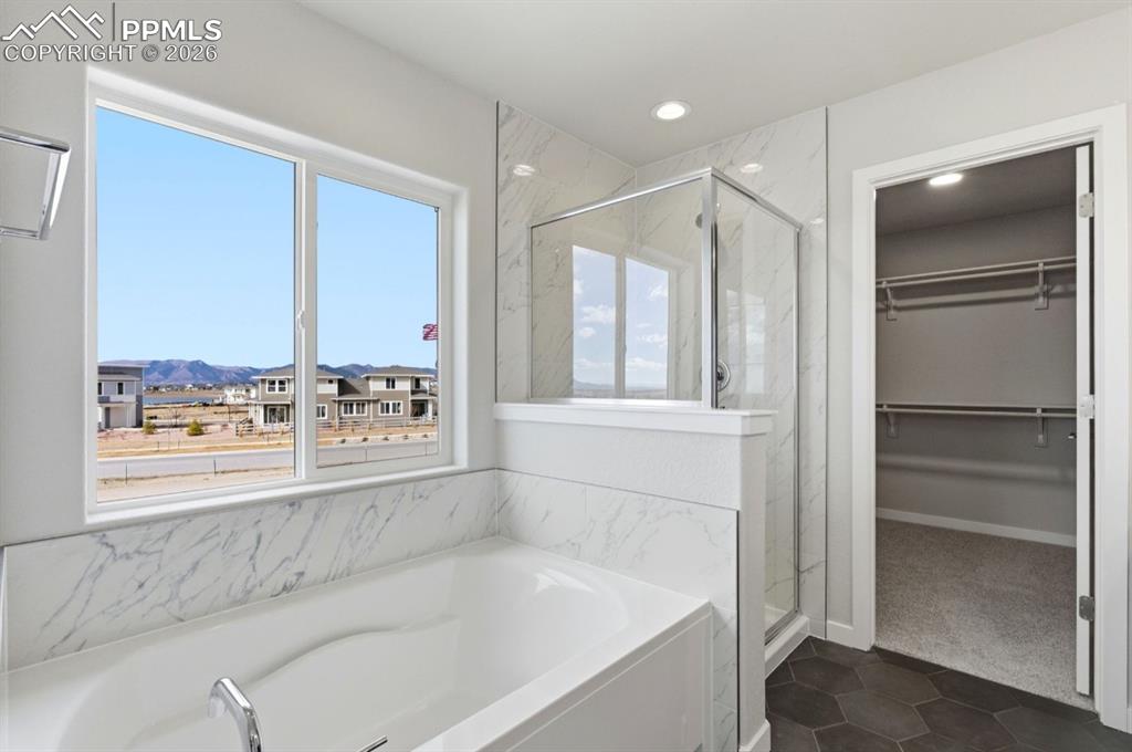 Image 32 of 36: Bathroom