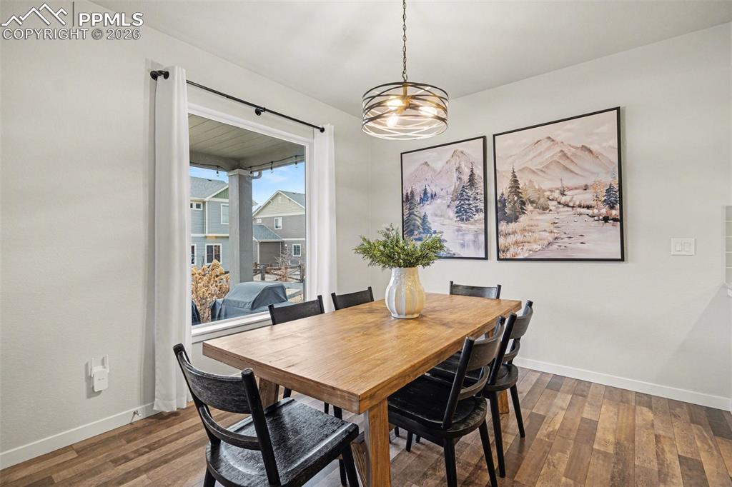 Image 11 of 40: Dining Area