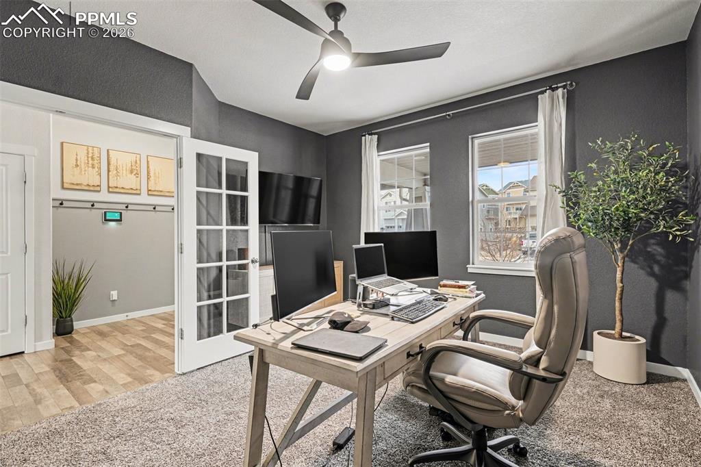 Image 14 of 40: Office