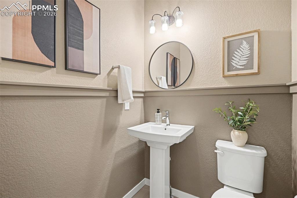 Image 16 of 40: Bathroom