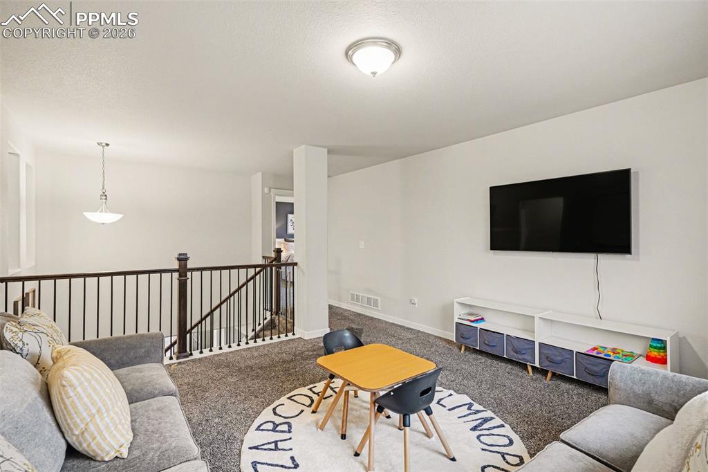 Image 18 of 40: Living Room