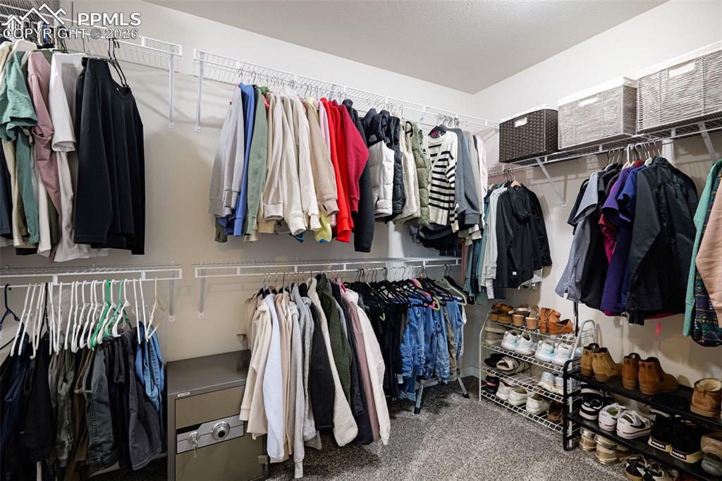 Image 24 of 40: Closet