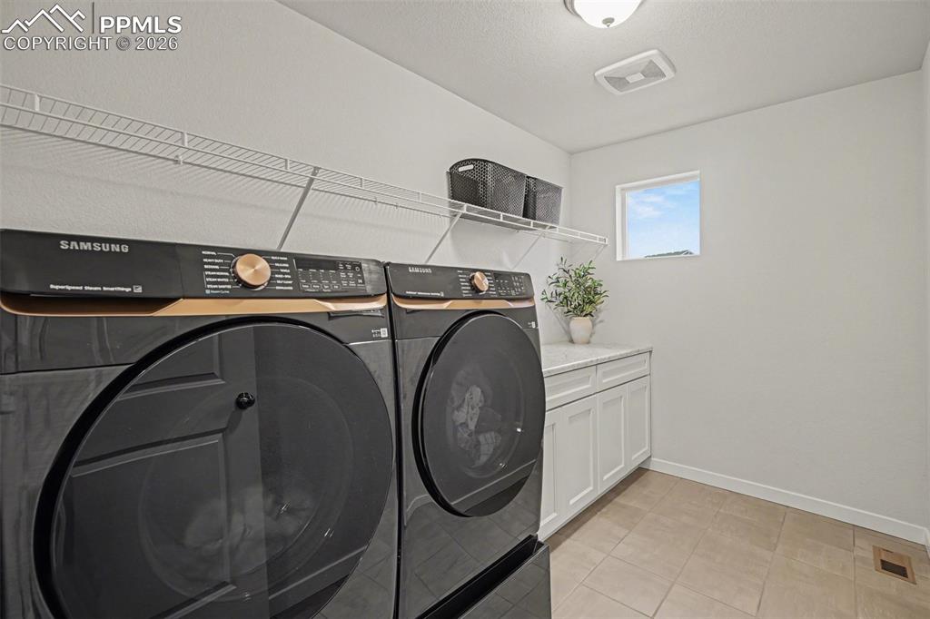 Image 29 of 40: Laundry