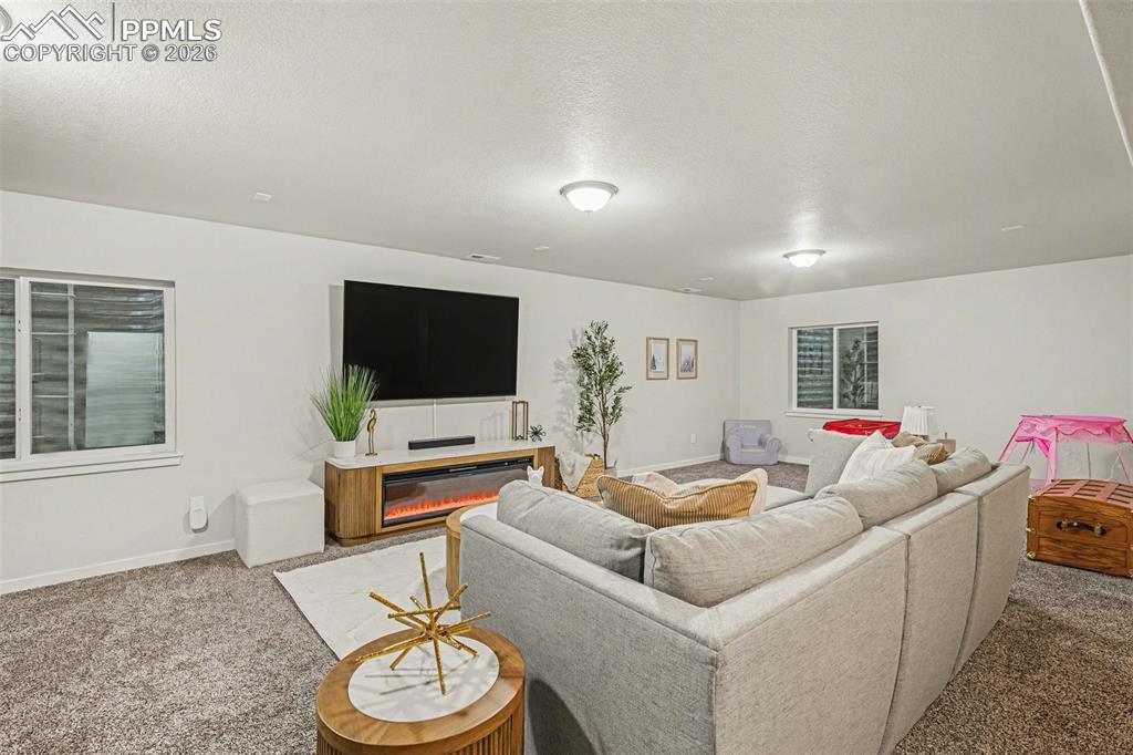 Image 31 of 40: Living Room