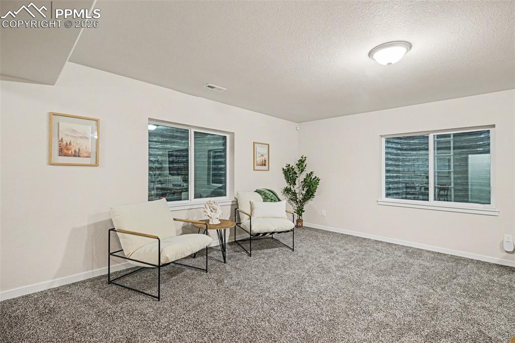 Image 32 of 40: Sitting Room