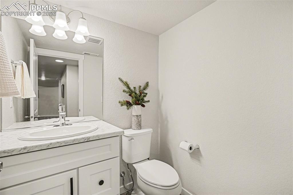 Image 35 of 40: Bathroom