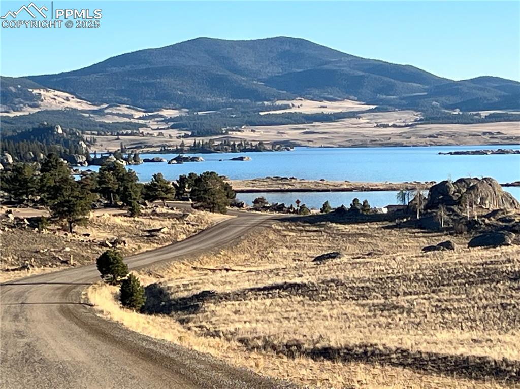 Image 14 of 15: The road to the lake