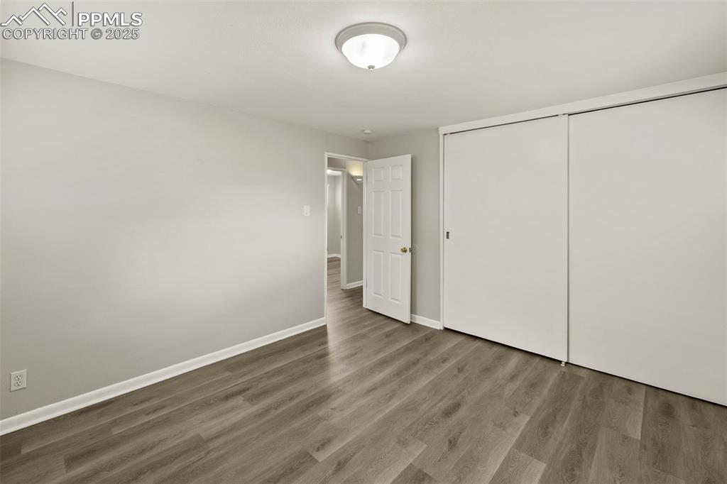 Image 19 of 50: Bedroom