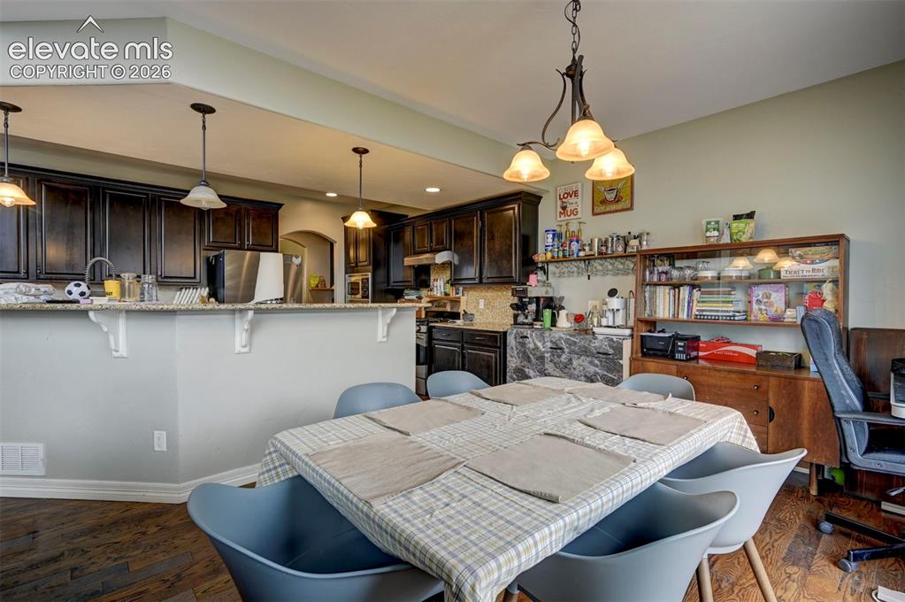 Image 14 of 49: Breakfast nook, open to the kitchen
