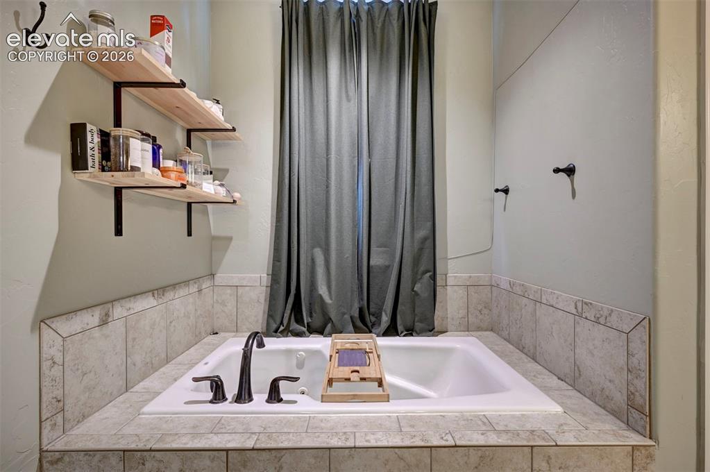 Image 29 of 49: Primary bath jetted tub