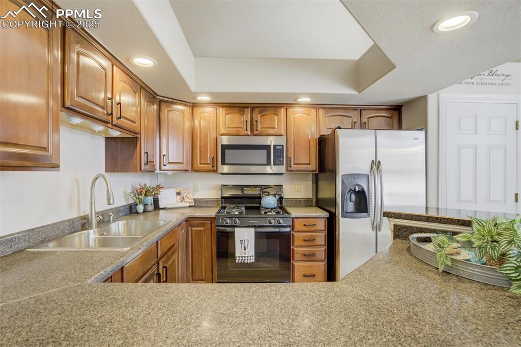 Image 11 of 48: Kitchen