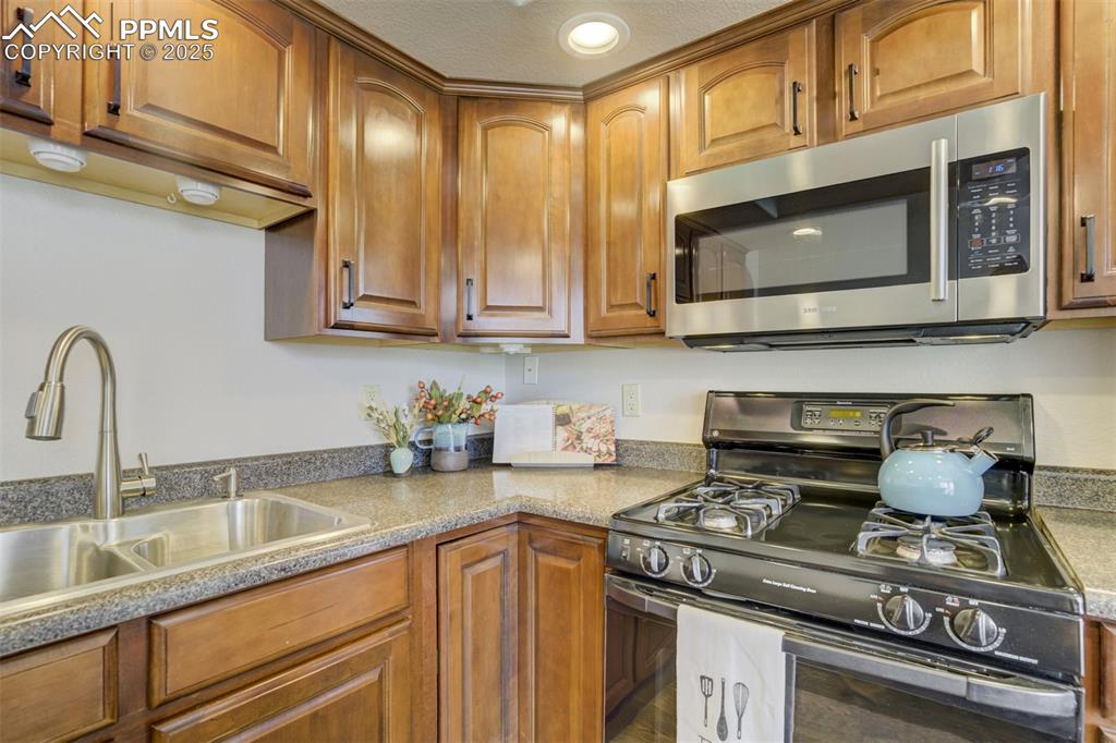 Image 12 of 48: Kitchen