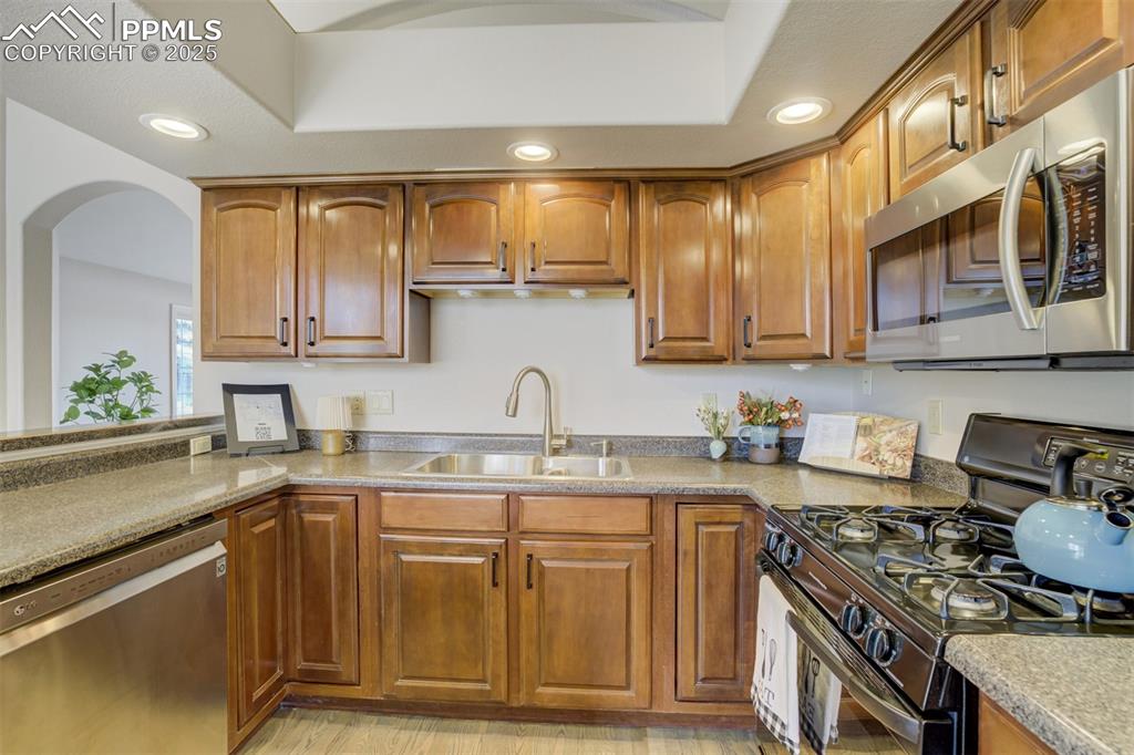 Image 13 of 48: Kitchen