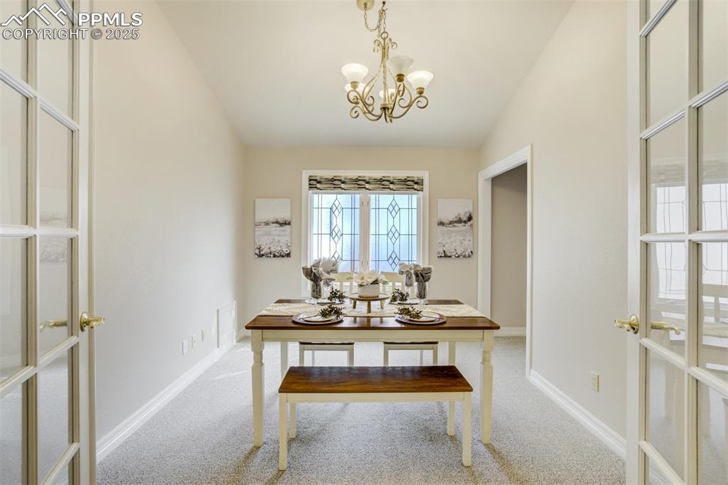 Image 17 of 48: Dining Area