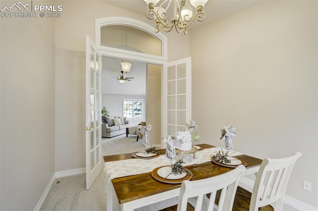 Image 18 of 48: Dining Area