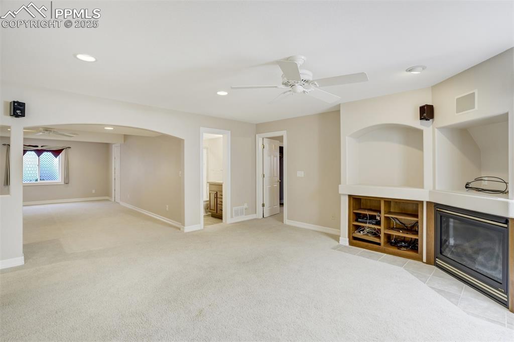 Image 33 of 48: Family Room