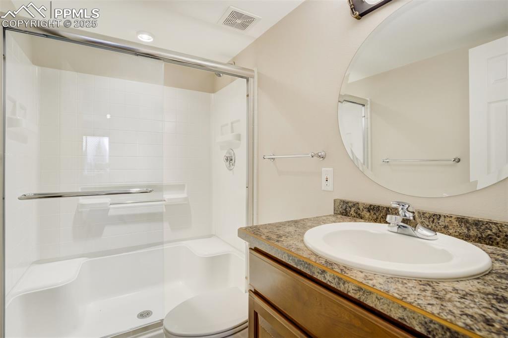 Image 41 of 48: Bathroom