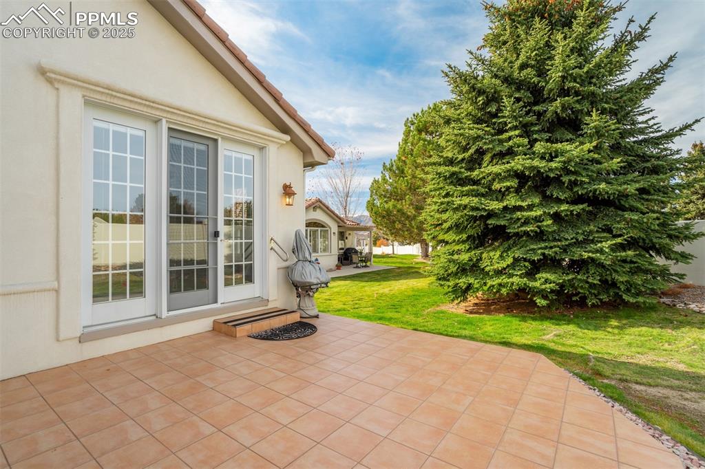 Image 44 of 48: Patio