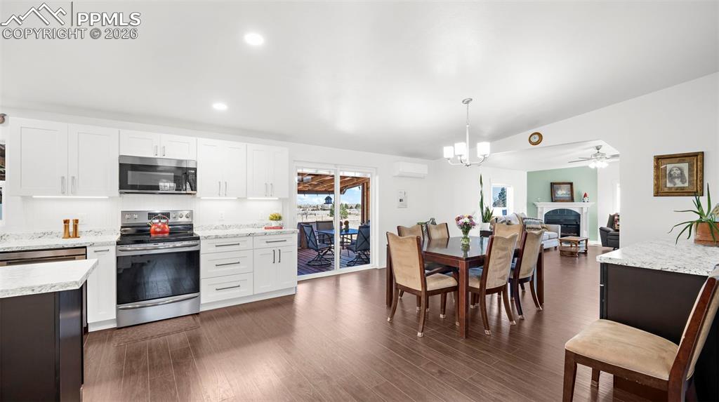 Image 10 of 49: Kitchen