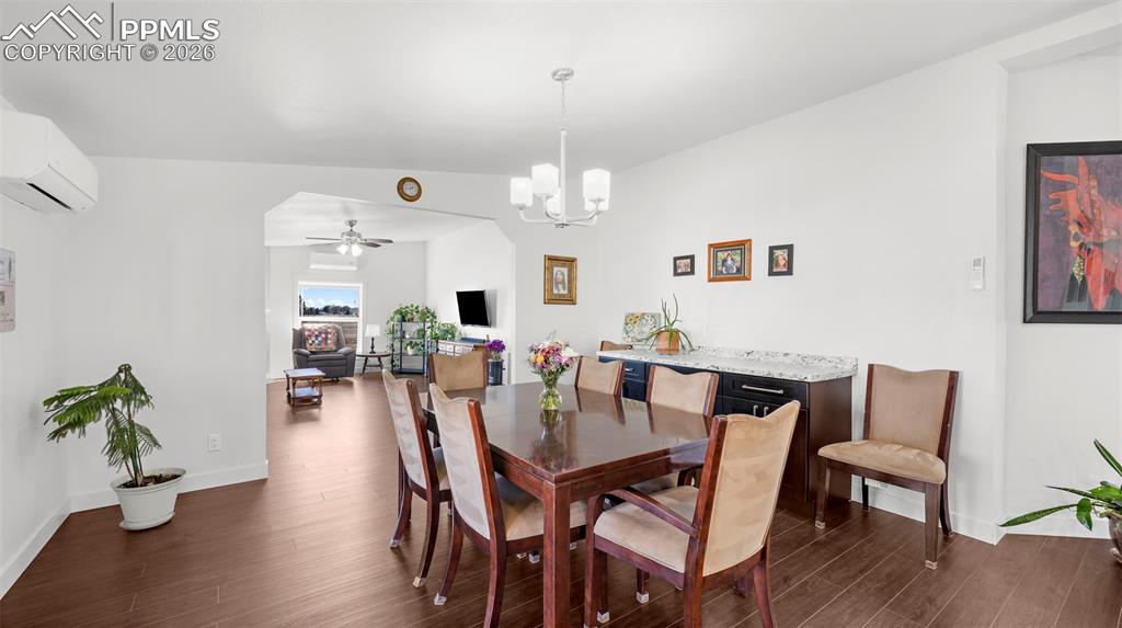 Image 11 of 49: Dining Area