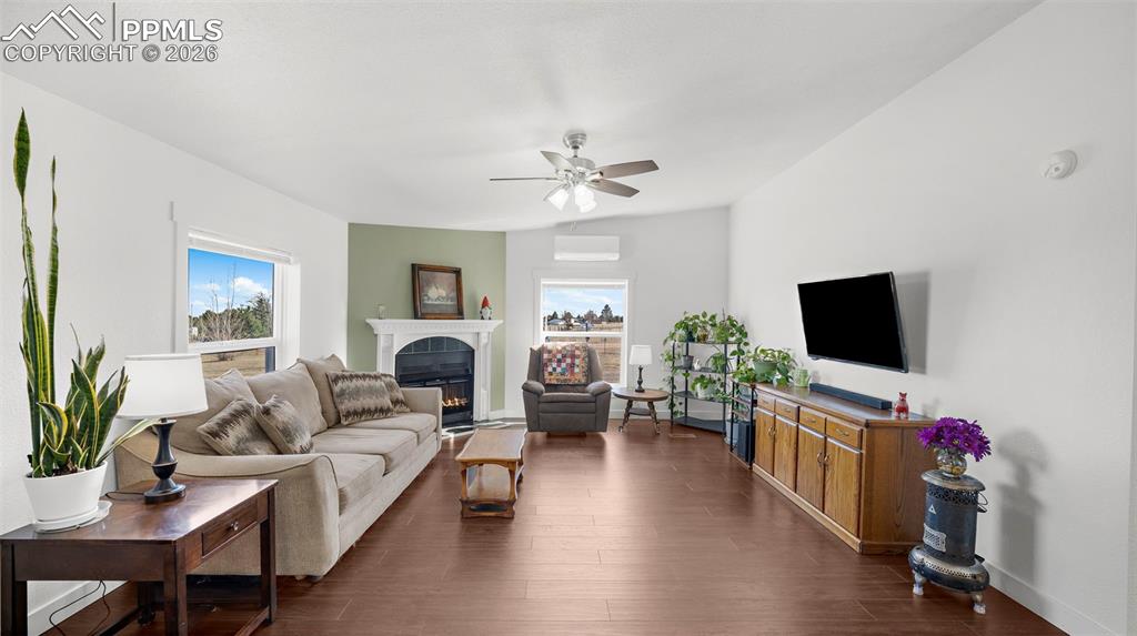 Image 14 of 49: Living Room