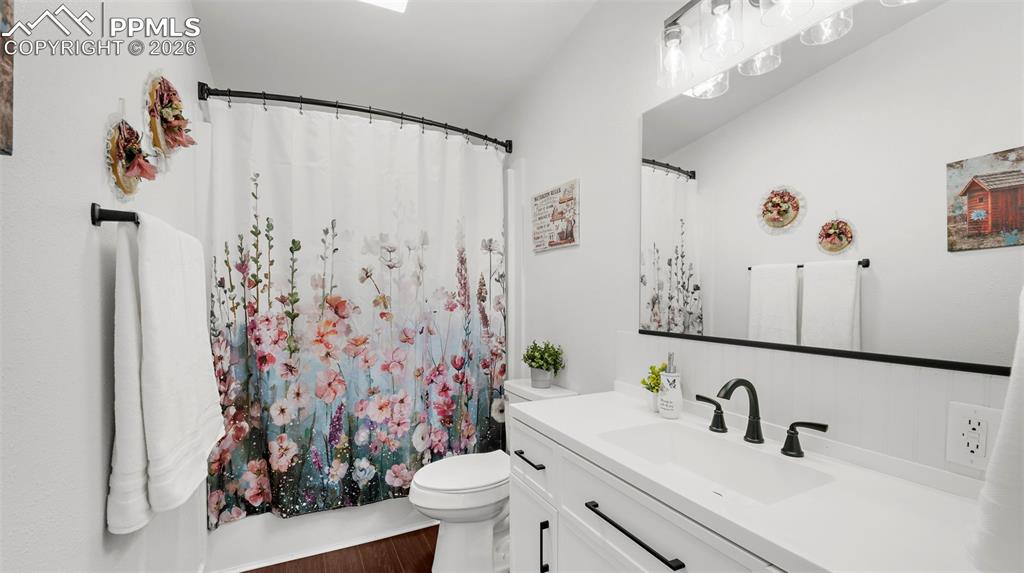 Image 17 of 49: Bathroom