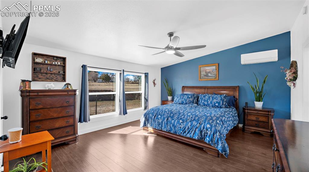 Image 23 of 49: Bedroom