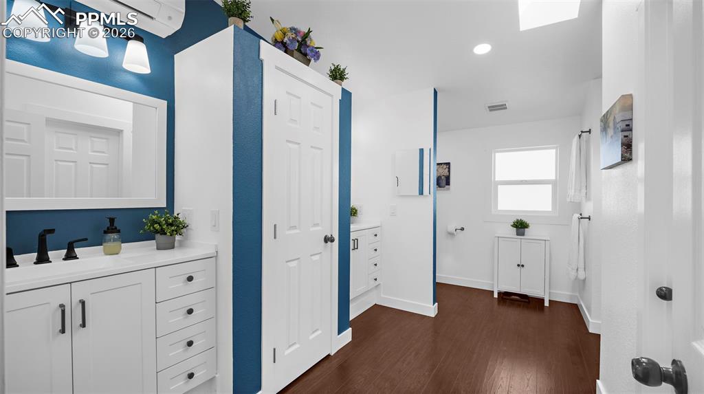 Image 25 of 49: No Description Available