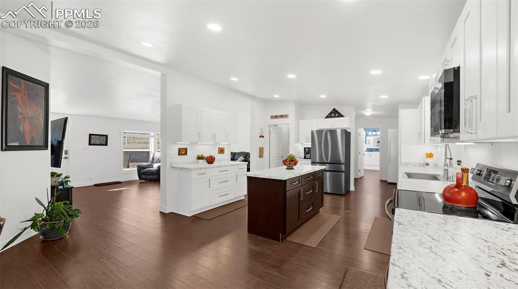 Image 7 of 49: Kitchen