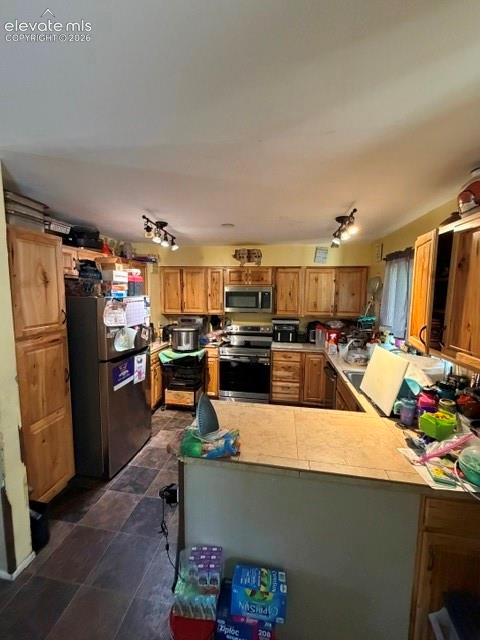 Image 3 of 4: Kitchen