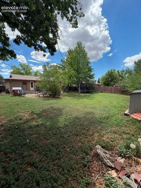 Image 4 of 4: Yard