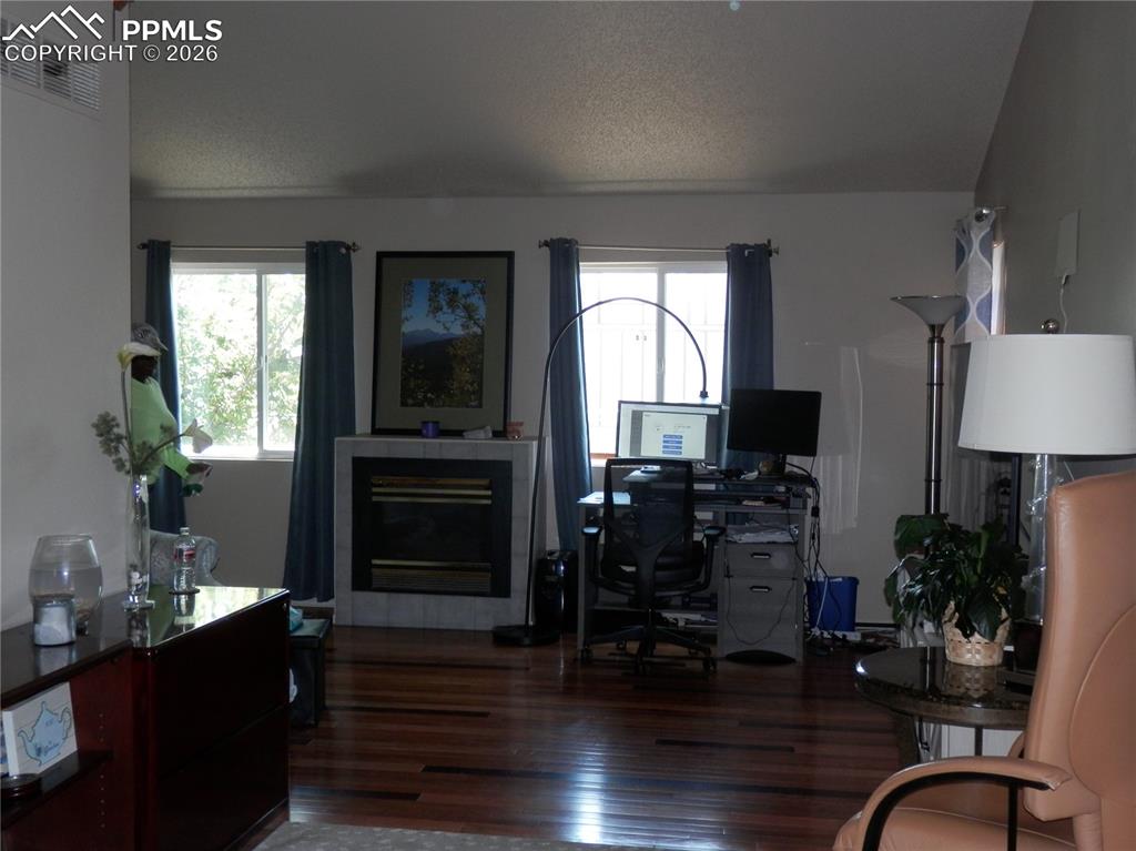 Image 2 of 13: Office