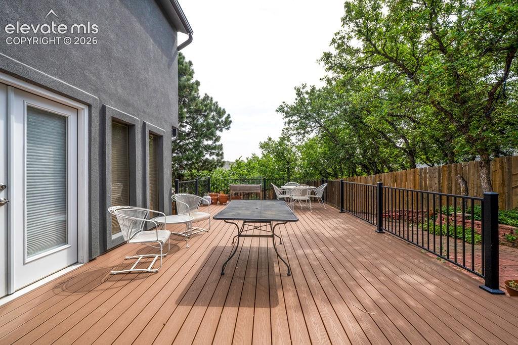 Image 4 of 34: Deck